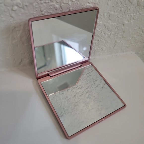 Elegant Silver Floral Compact Mirror - Picture 6 of 8